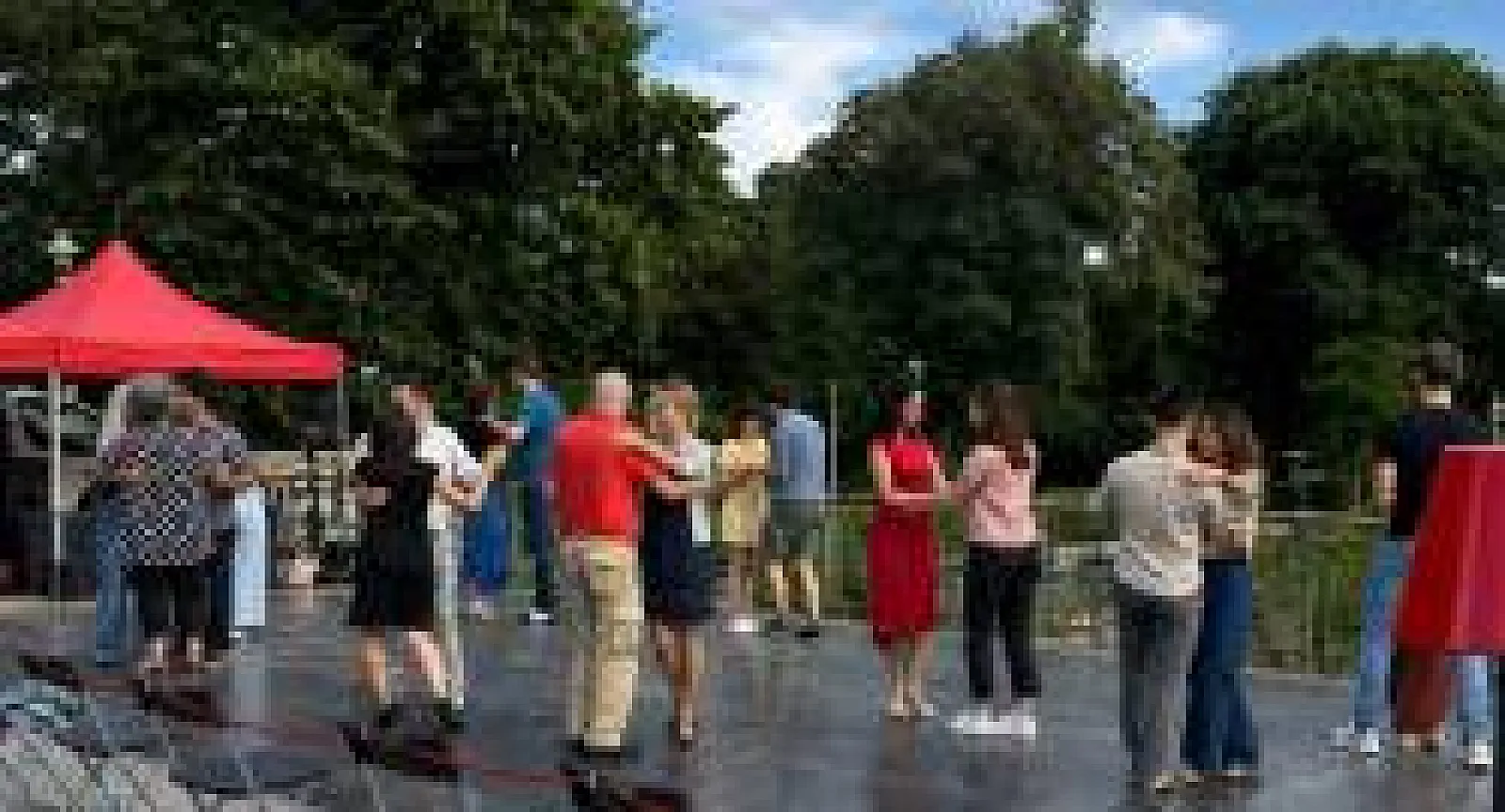 F i r s t S t e p s in T a n g o im _ STADTPARK -- GRATIS für alle auch ohne Partner -- nur bei trockenem Wetter -- LATINANZA -- by Elisa